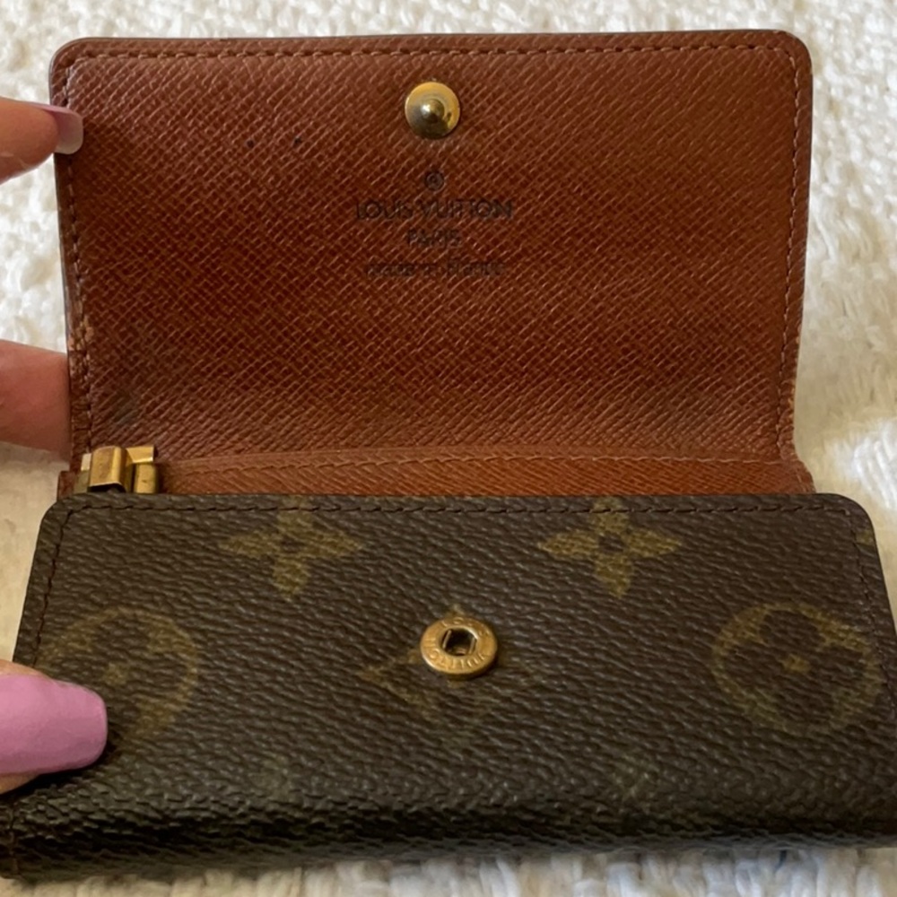 LV MONO KEY HOLDER “”Authentic “ - Picture 2 of 8